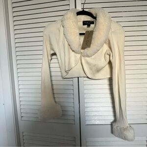 Fur trimmed white crop blouse